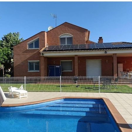 Casa Con Jardin Y Piscina Privada. Vila Santa Eulalia de Ronsaná Exterior foto