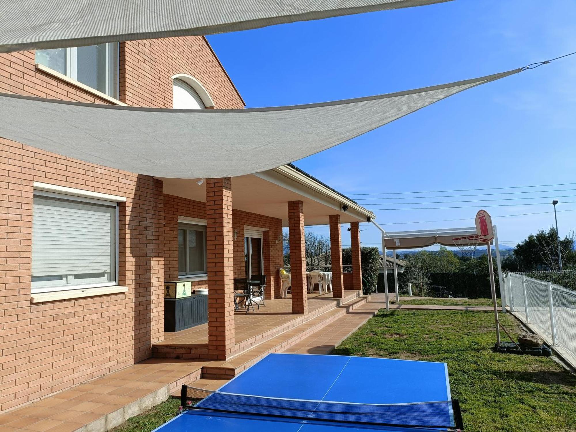 Casa Con Jardin Y Piscina Privada. Vila Santa Eulalia de Ronsaná Exterior foto