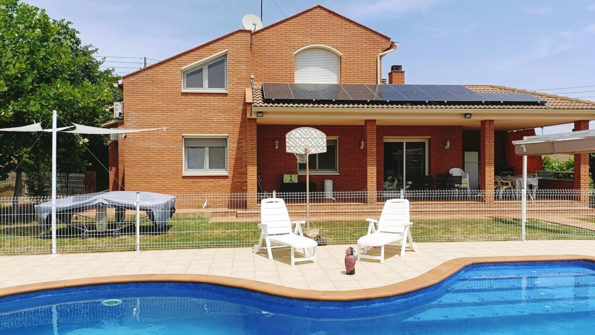 Casa Con Jardin Y Piscina Privada. Vila Santa Eulalia de Ronsaná Exterior foto
