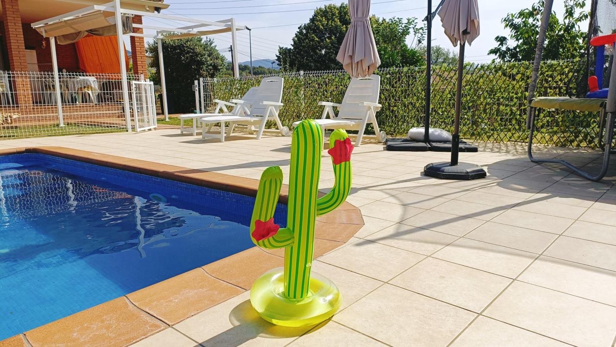 Casa Con Jardin Y Piscina Privada. Vila Santa Eulalia de Ronsaná Exterior foto