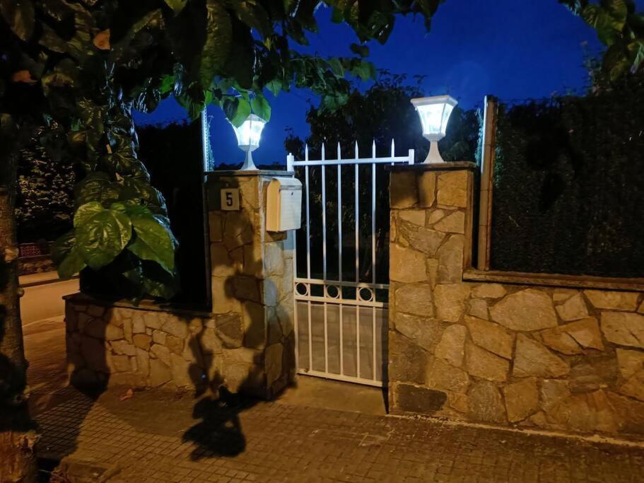 Casa Con Jardin Y Piscina Privada. Vila Santa Eulalia de Ronsaná Exterior foto