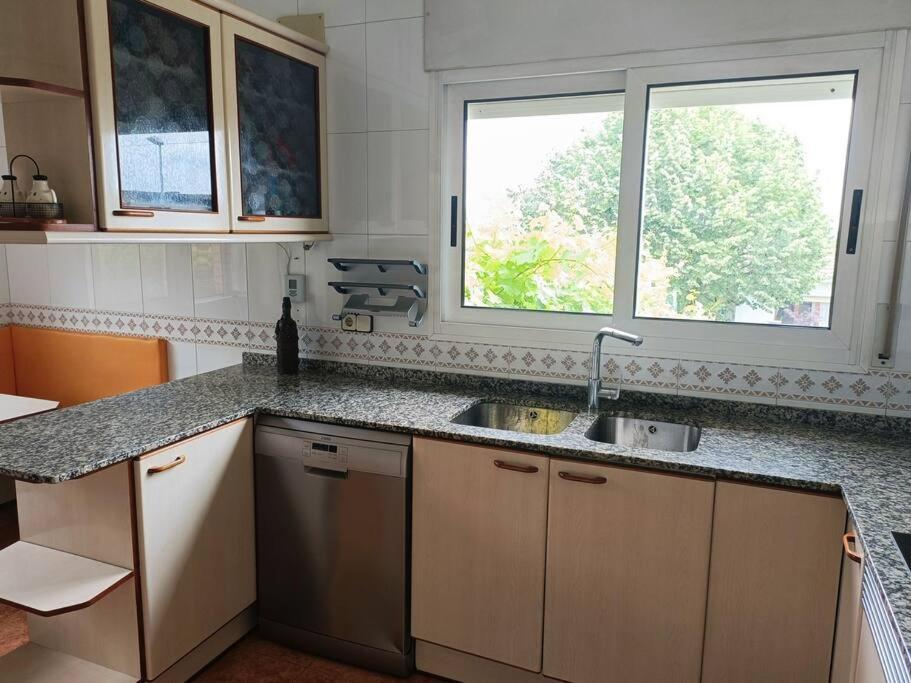 Casa Con Jardin Y Piscina Privada. Vila Santa Eulalia de Ronsaná Exterior foto
