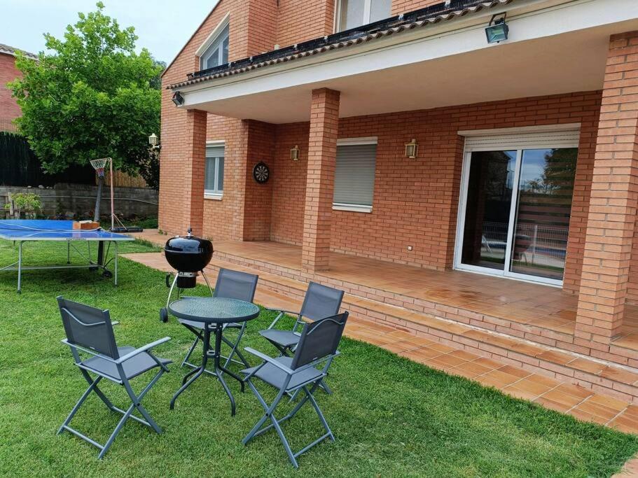 Casa Con Jardin Y Piscina Privada. Vila Santa Eulalia de Ronsaná Exterior foto