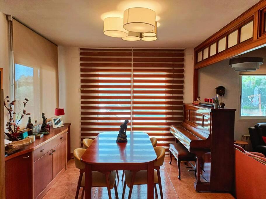 Casa Con Jardin Y Piscina Privada. Vila Santa Eulalia de Ronsaná Exterior foto