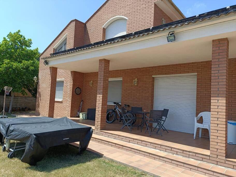 Casa Con Jardin Y Piscina Privada. Vila Santa Eulalia de Ronsaná Exterior foto