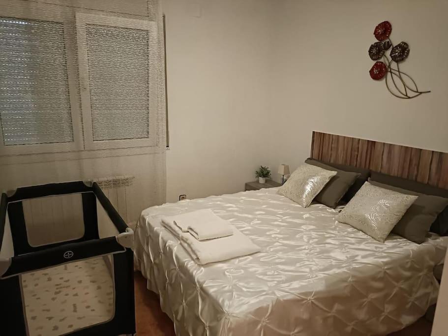 Casa Con Jardin Y Piscina Privada. Vila Santa Eulalia de Ronsaná Exterior foto