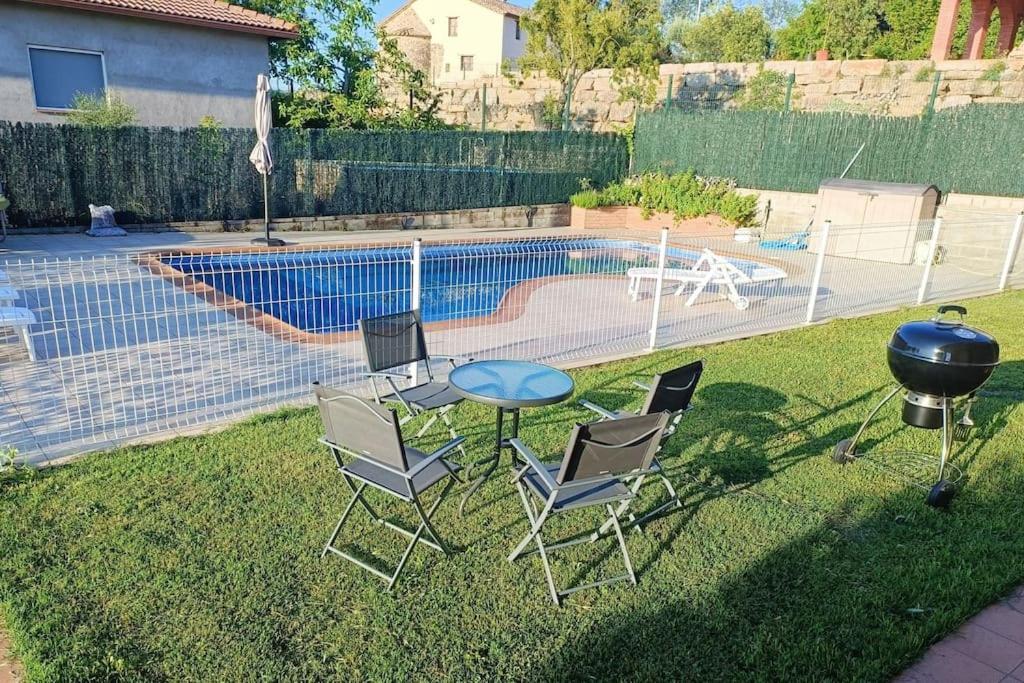 Casa Con Jardin Y Piscina Privada. Vila Santa Eulalia de Ronsaná Exterior foto