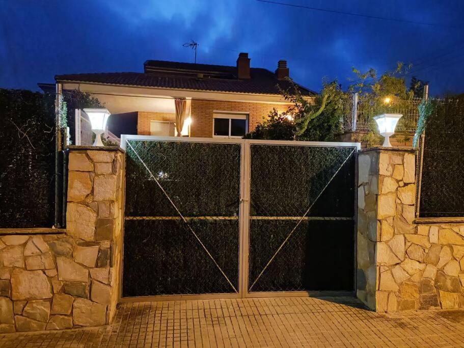 Casa Con Jardin Y Piscina Privada. Vila Santa Eulalia de Ronsaná Exterior foto