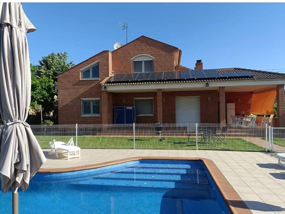 Casa Con Jardin Y Piscina Privada. Vila Santa Eulalia de Ronsaná Exterior foto